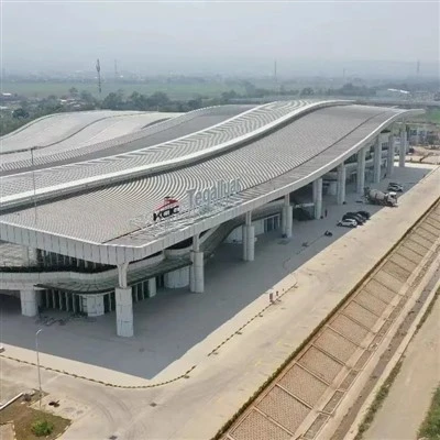 Stazione ferroviaria a struttura in acciaio
